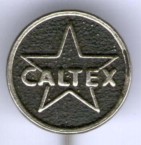 CALTEX zilverkleurig brandst0f ( M_026 ), Verzamelen, Verzenden, Zo goed als nieuw, Transport, Speldje of Pin