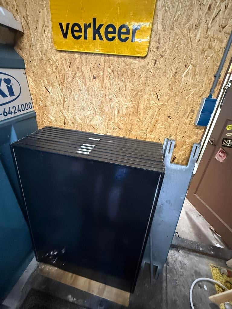 Zonnepanelen complete set met omvormer platdak bevestiging, Doe-het-zelf en Verbouw, Zonnepanelen en Toebehoren, Ophalen, Zo goed als nieuw