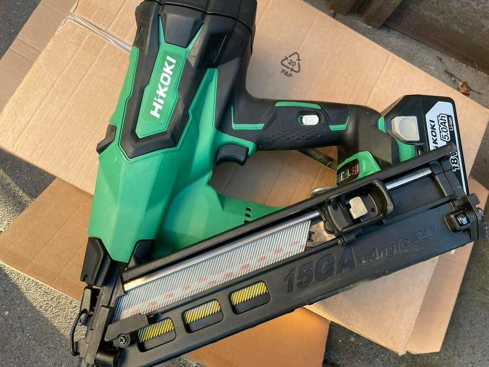 Hikoki spijkerpistool, Ophalen of Verzenden, Zo goed als nieuw, Boor- en Schroefmachine