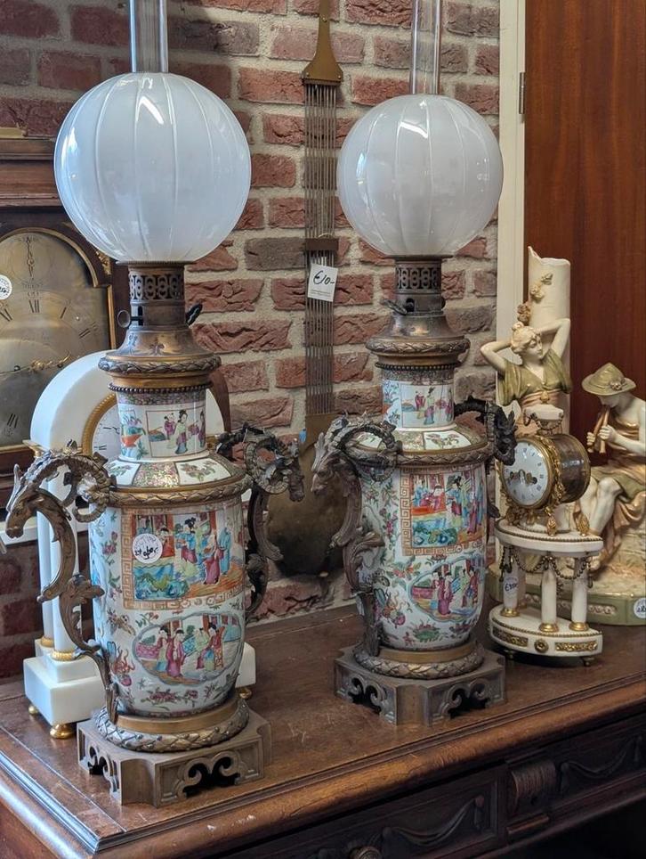 2 antieke lampen verguld brons porseleinen. H 85 cm €950, Antiek en Kunst, Antiek | Lampen, Ophalen