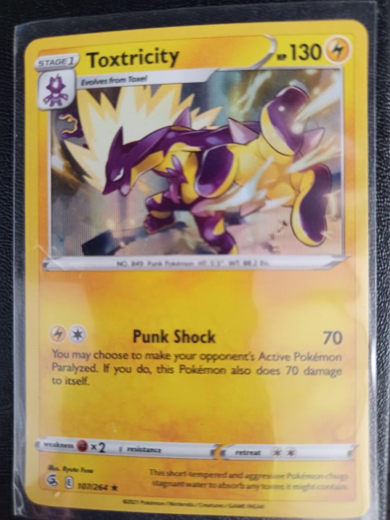 Pokémon kaart Toxtricity 107/264 holo, Ophalen of Verzenden