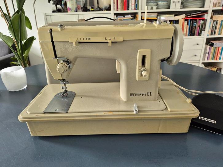 Merritt Naaimachine Model 157 - Vintage en Functioneel, Hobby en Vrije tijd, Naaimachines en Toebehoren, Gebruikt, Naaimachine