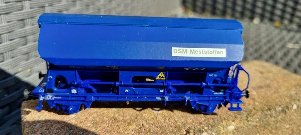 Roco DSM meststof goederenwagon, Gelijkstroom, Wagon, Ophalen of Verzenden, Zo goed als nieuw