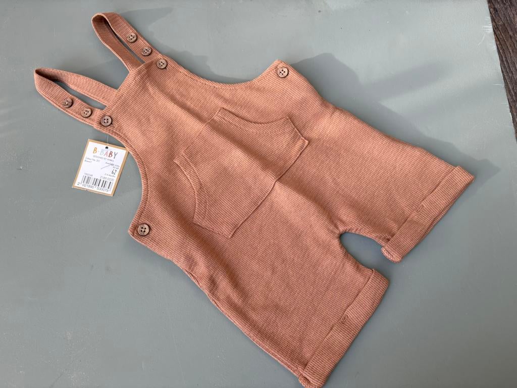 Bruine tuinbroek met korte pijpen en knoopsluiting, maat 62, Kinderen en Baby's, Babykleding | Maat 62, Ophalen of Verzenden, Zo goed als nieuw