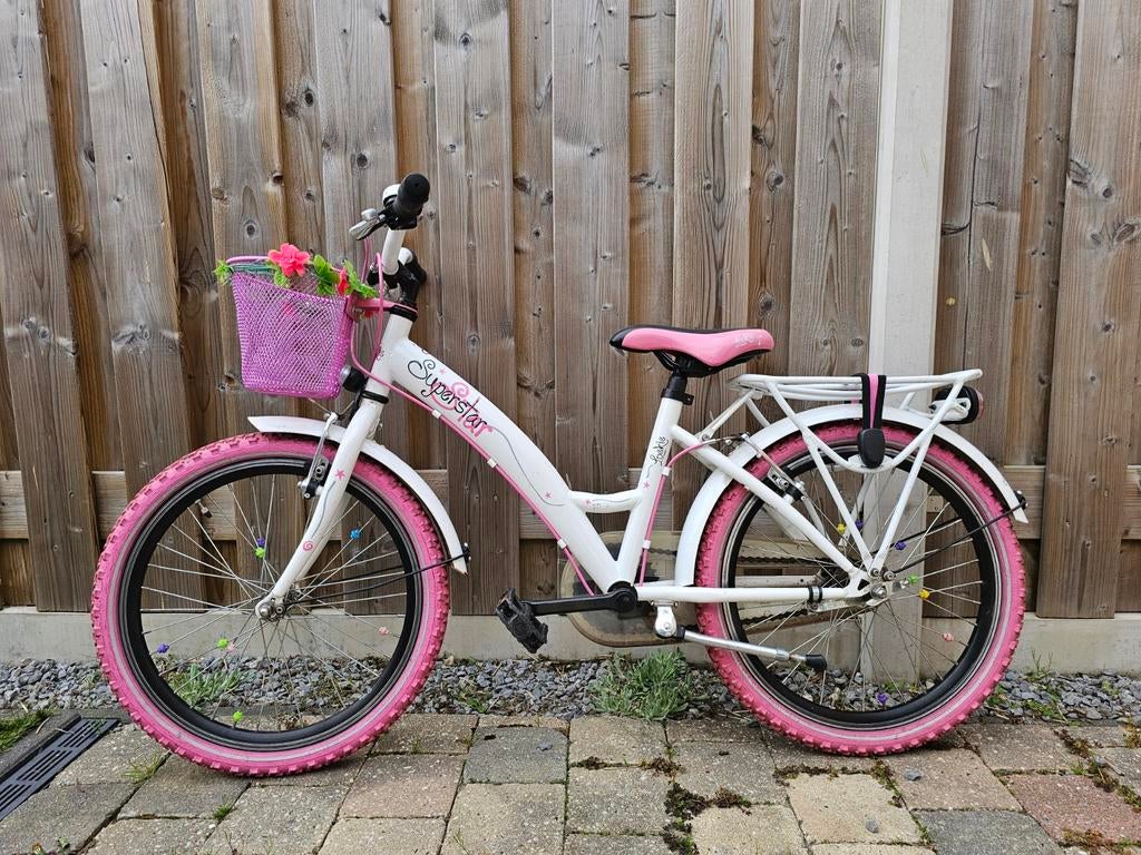 Kinderfiets 20 inch - Wit/Roze met mandje, Fietsen en Brommers, Ophalen, Gebruikt, 20 inch of meer, Superstar