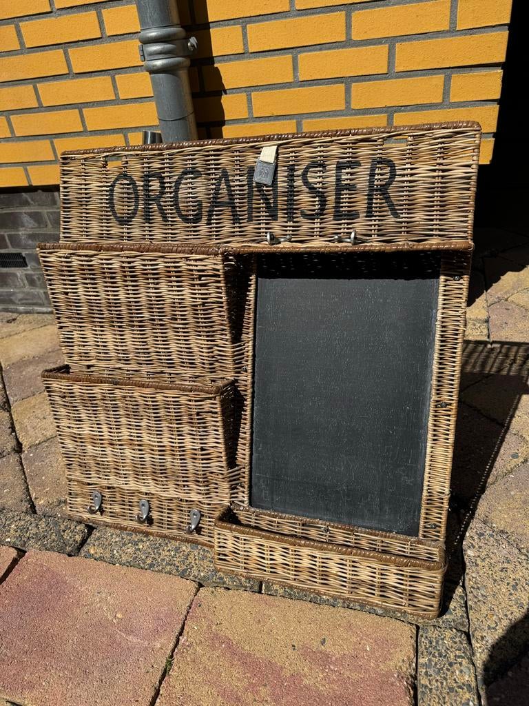 Riviera Maison Organizer met krijtbord en haken, Ophalen, Natuurlijk materiaal, Bruin, Landelijk