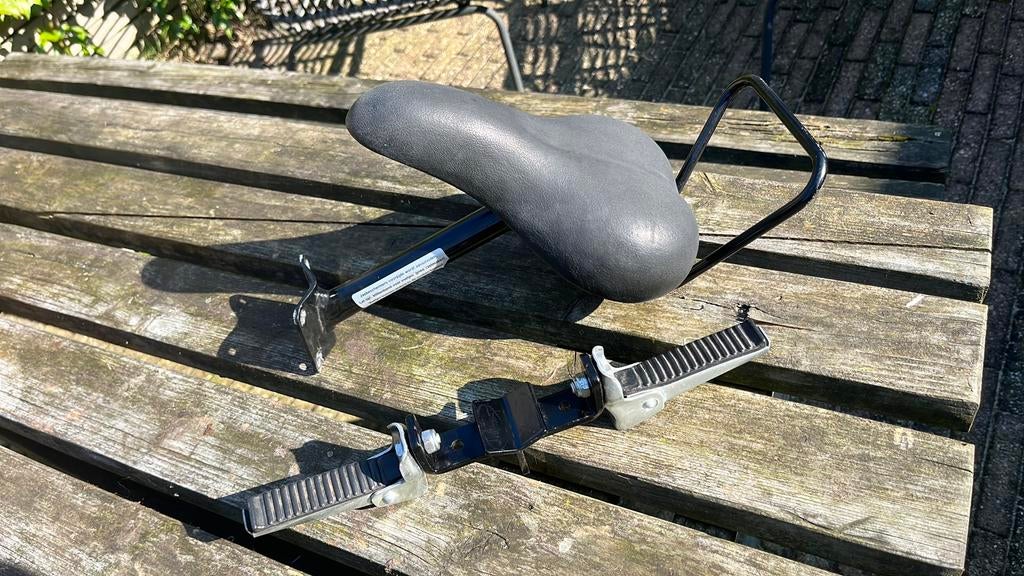 Kinderzitje fiets zadeltje, Ophalen, Zo goed als nieuw, Voetsteuntjes