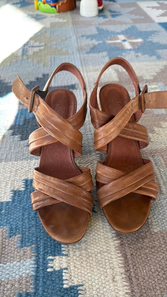 Zo goed als nieuw sandaal met hak ., Kleding | Dames, Schoenen, Bruin, Zo goed als nieuw, Sandalen of Muiltjes, Ophalen of Verzenden