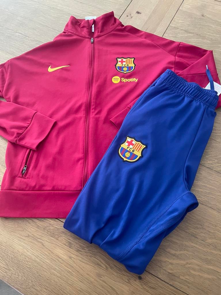 Nike Barcelona trainingspak maar 152 als nieuw!!, Ophalen of Verzenden, Zo goed als nieuw, Jongen of Meisje, Setje