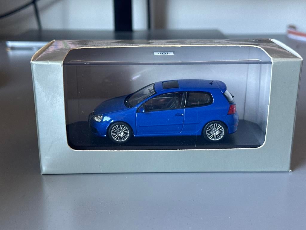 Volkswagen Golf R32 - 1:43 - blauw - Minichamps, Ophalen of Verzenden, Zo goed als nieuw, Auto, MiniChamps