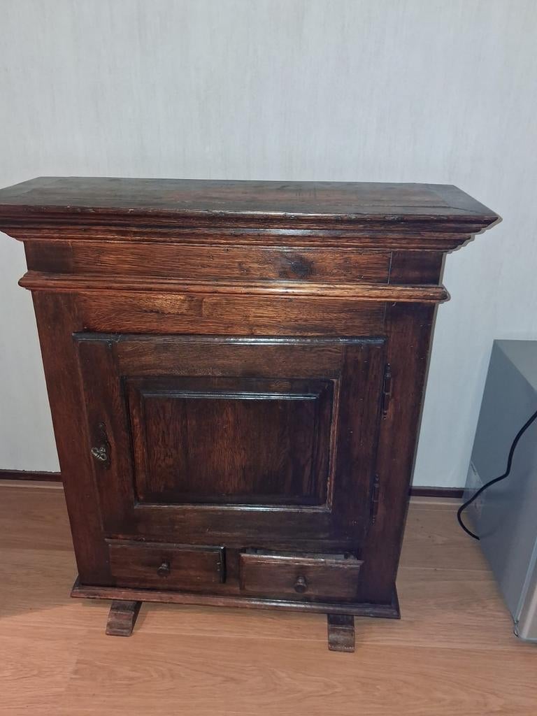 Antiek houten wandkastje met lades en deur, Ophalen of Verzenden