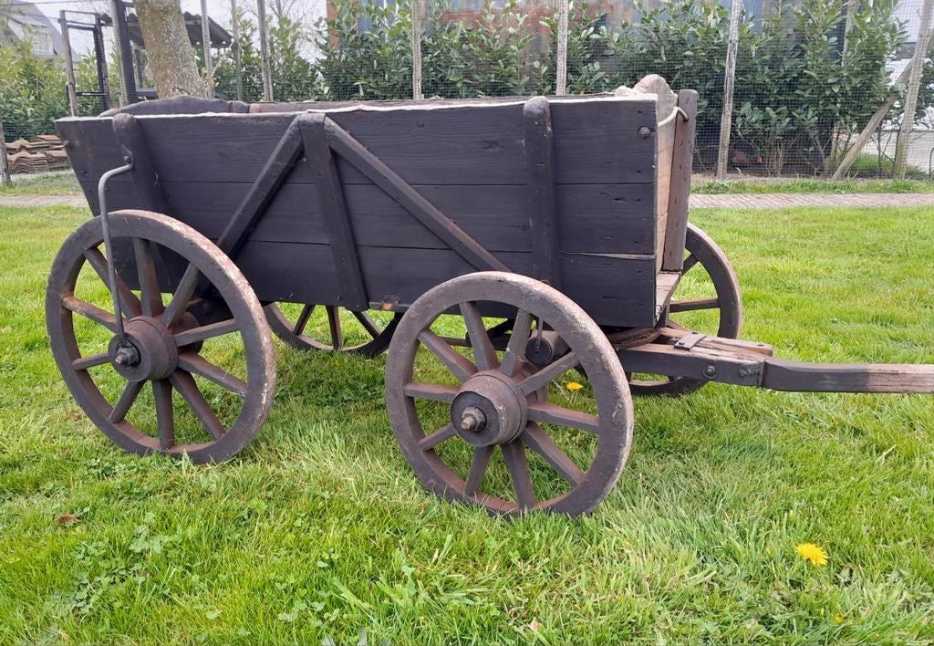 Oude antieke bolderkar, Ophalen