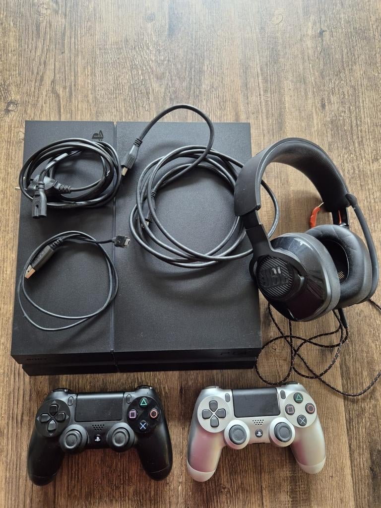 PS4 met JBL headset en 2 controllers - Werkt perfect!, Ophalen, Gebruikt