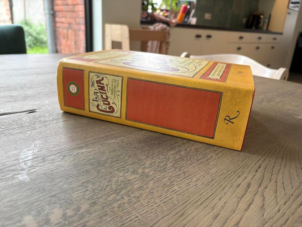 La Cucina: De Regionale Keuken van Italië - Authentiek Kookb, Boeken, Ophalen of Verzenden, Nieuw, Italië, Tapas, Hapjes en Dim Sum