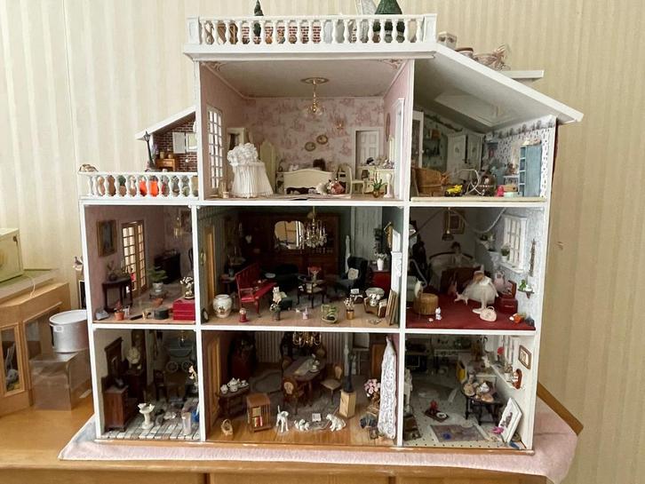 Poppenhuis porselein popjes, Verzamelen, Poppen, Zo goed als nieuw, Pop, Ophalen of Verzenden