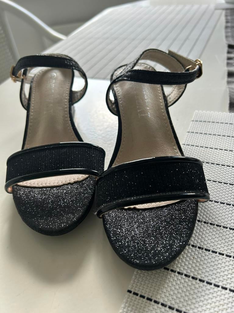 Meisjes schoenen per paar  5 euro maat 33, Kleding | Dames, Schoenen, Ophalen of Verzenden, Zo goed als nieuw, Overige kleuren