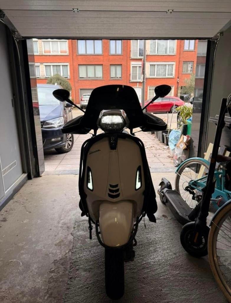 Vespa Sprint 2022/2023 FULL OPTION, Ophalen of Verzenden, Zo goed als nieuw