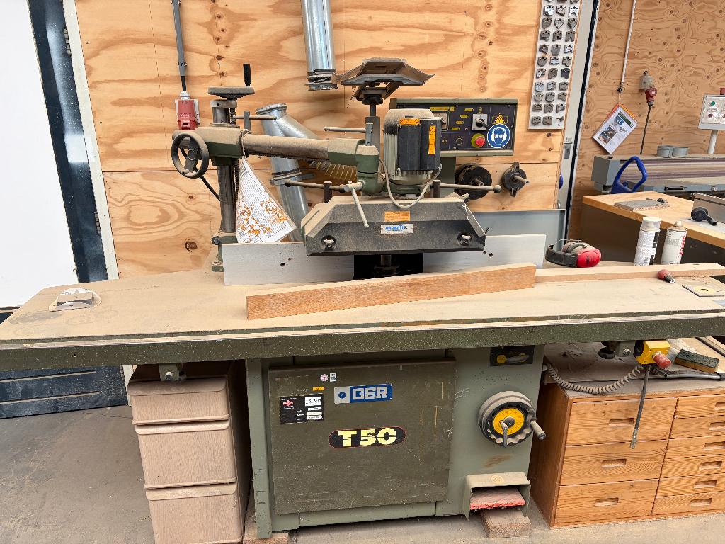 Freestafel met doorvoermachine, Ophalen, Steton scm casadei martin panhans freesmachine, Gebruikt, Overige soorten