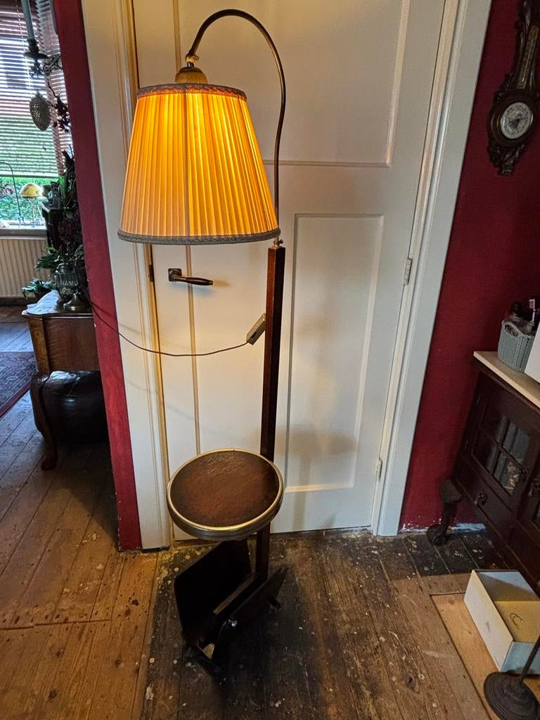 Vintage leeslamp met bijzettafel en tijdschriftenhouder, Antiek en Kunst, Ophalen