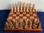 mooie gesneden schaakstukken in doos, Ophalen of Verzenden, Gebruikt