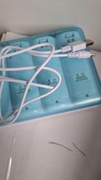 Nieuwe Wii Oplader met 4 Accu's - Blauw wit, Spelcomputers en Games, Spelcomputers | Nintendo Wii, Ophalen of Verzenden, Nieuw