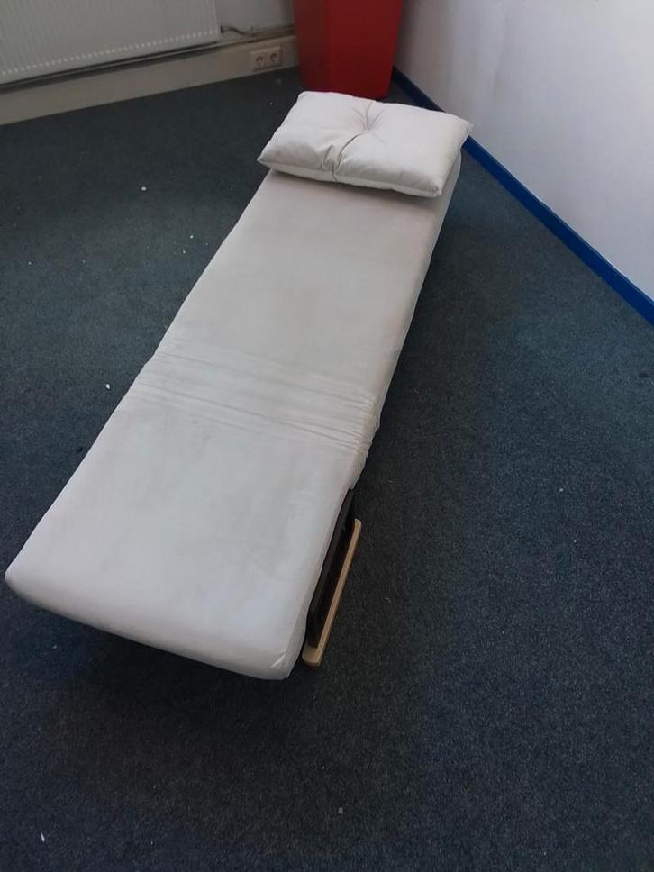 Comfortabele slaapstoel / ligstoel - Wit, Huis en Inrichting, Slaapkamer | Slaapbanken, Gebruikt, 70 cm of minder, 190 cm of minder