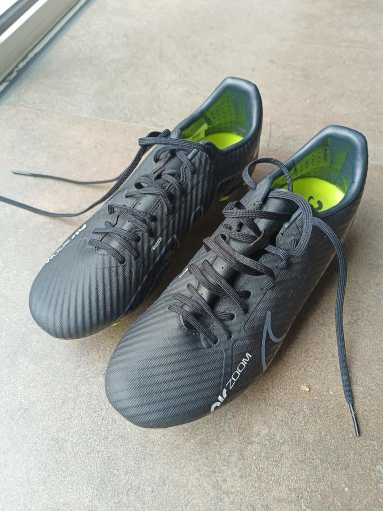 Veld/korfbal schoenen maat 40 (valt klein), Ophalen, Zo goed als nieuw, Schoenen