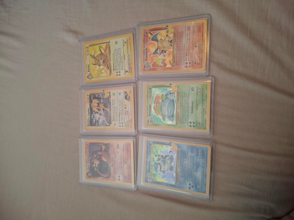 Pokémon kaarten Charizard, Blastoise, Venusaur, Raichu, Ophalen