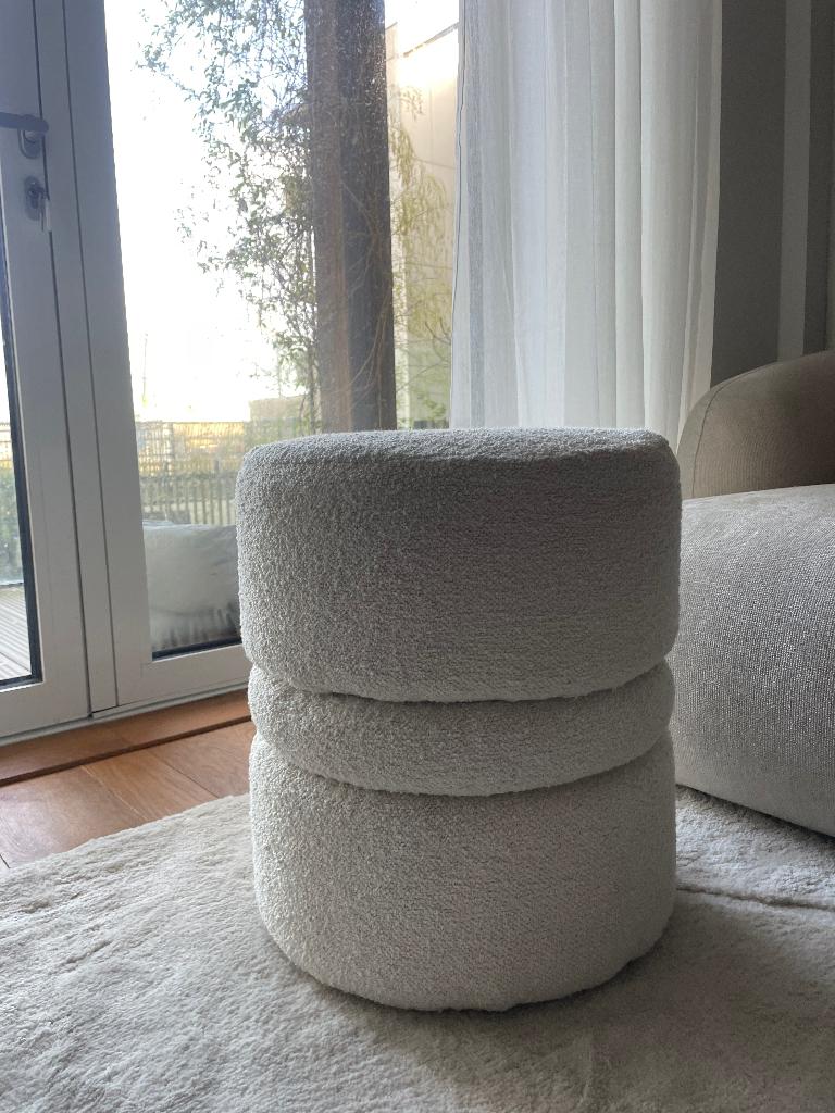 Pouf - brand new, Huis en Inrichting, Banken | Voetenbanken en Poefen, Ophalen, Boucle fabric., Minder dan 50 cm, Nieuw