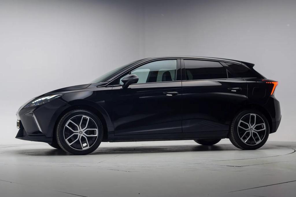 MG Mg4 electric Luxury 64 kWh 3-fase [ LED Navi Stoelverwarm, Auto's, MG, Automaat, Gebruikt, 1650 kg, Zwart