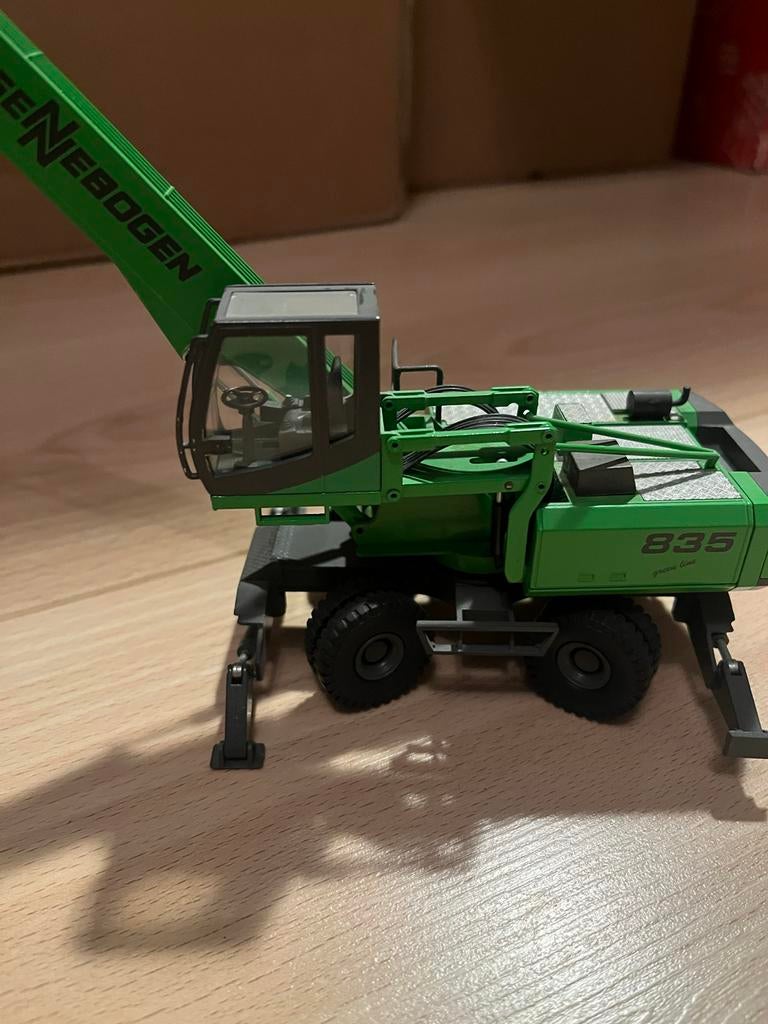 Sennebogen Overslagkraan 1:50 - Vitrine Model, Hobby en Vrije tijd, Modelauto's | 1:50, Ophalen of Verzenden, Zo goed als nieuw