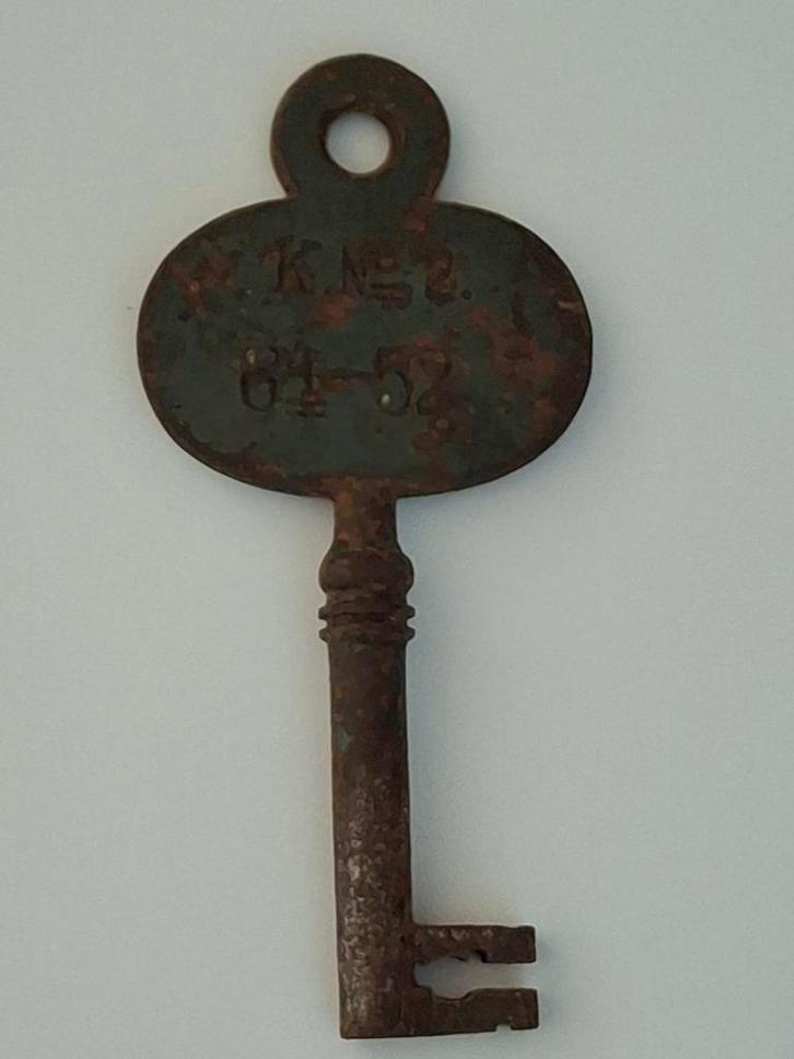 Oude sleutel Mauritskazerne Ede, Verzamelen, Militaria | Algemeen, Landmacht, Overige typen, Nederland, Ophalen of Verzenden