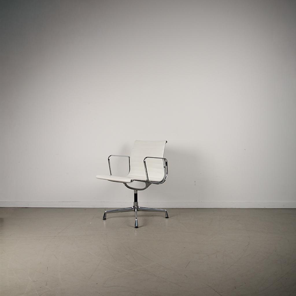 48x Vitra Eames EA 107 Stoel Wit Leer – Chroom, Niet ingevuld, Wit, Niet ingevuld, Leer
