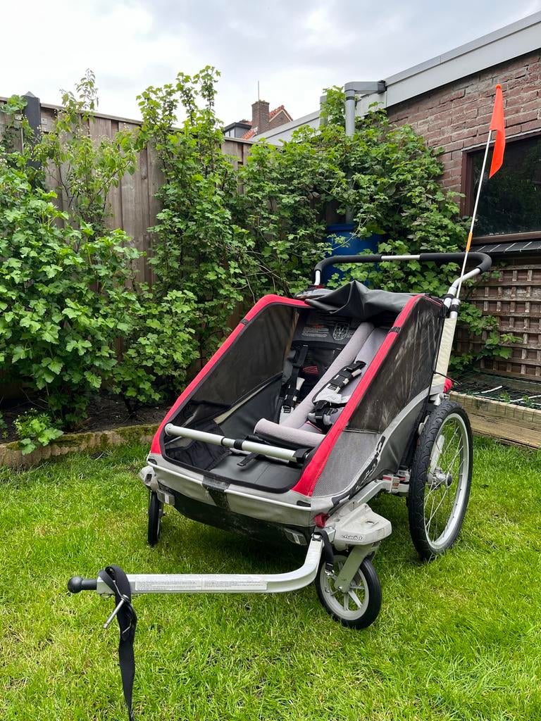 Thule Chariot 2 fietskar met Infant Sling en 2 koppelingen, Fietsen en Brommers, Fietsaccessoires | Aanhangers en Karren, Gebruikt