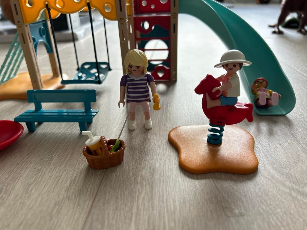 Playmobil speeltuin met figuren en accessoires, Ophalen of Verzenden, Zo goed als nieuw, Complete set