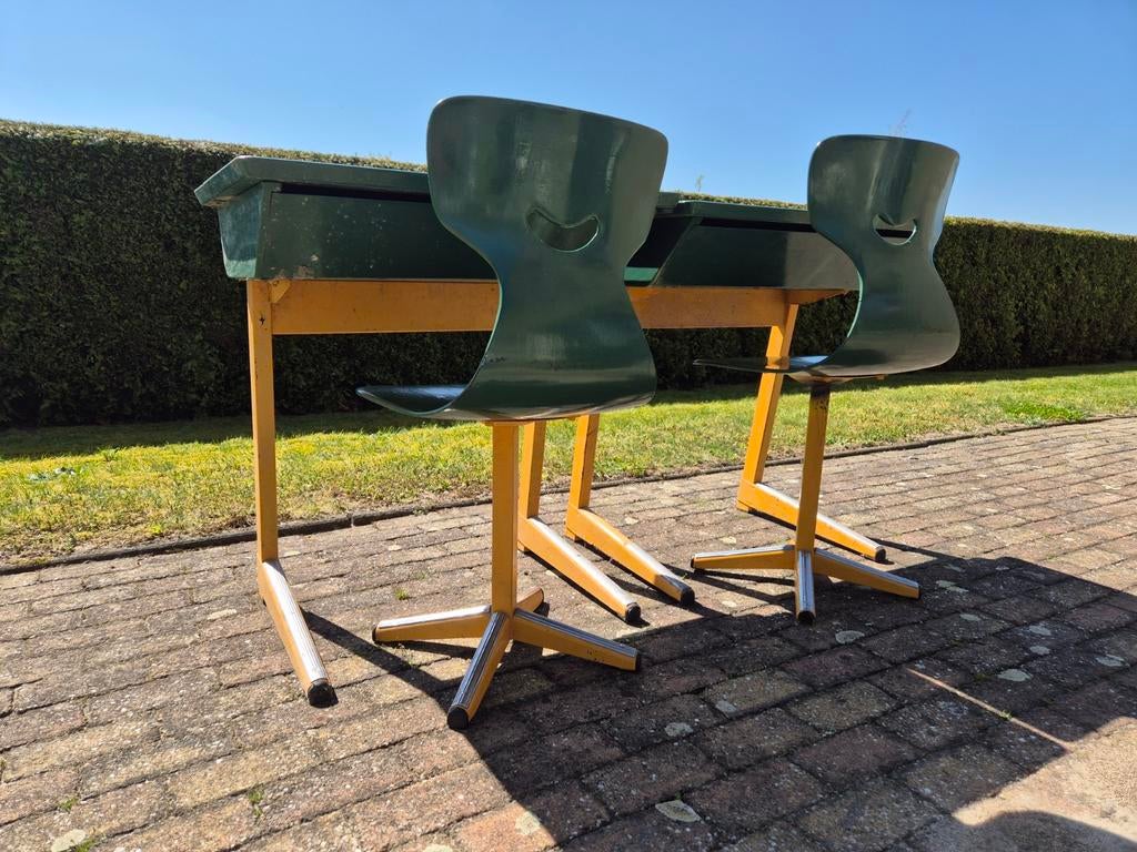 Twee vintage schoolbankjes met stoelen - Groen/Geel, Ophalen, Gebruikt, Stoel(en)
