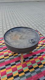 Bijzettafel van olievat op houten onderstel, Ophalen