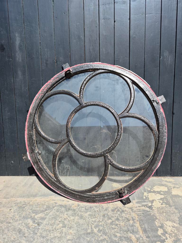 Oud rond gietijzeren raam met bloemmotief kan open diam 80cm, Ophalen, Gevelraam of Ruit, Gebruikt, 80 tot 120 cm