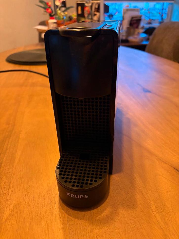 Krups Essenza Mini Nespresso machine, Witgoed en Apparatuur, Koffiezetapparaten, Zo goed als nieuw, Koffiepads en cups, Espresso apparaat