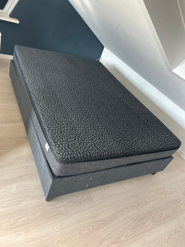 Bed 140x200 - Prima staat, gratis ophalen, Huis en Inrichting, Slaapkamer | Bedden, Ophalen, Gebruikt, Tweepersoons, 140 cm