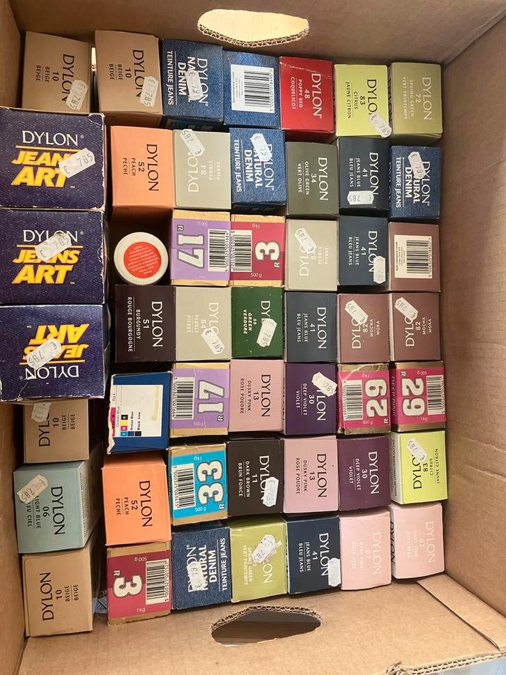 48 doosjes Dylon Textielverf - Diverse kleuren, Hobby en Vrije tijd, Knutselen, Nieuw, Materiaal, Ophalen of Verzenden