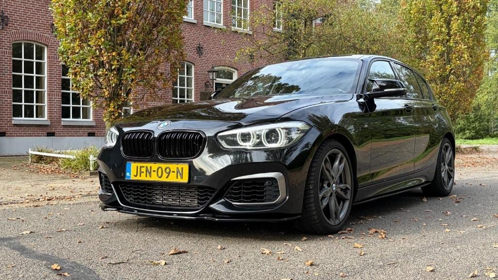 BMW 1-Serie 3.0 M135i 5DR Xdrive AUT 2016 Zwart, Auto's, Zwart, Leder, Vierwielaandrijving, Particulier