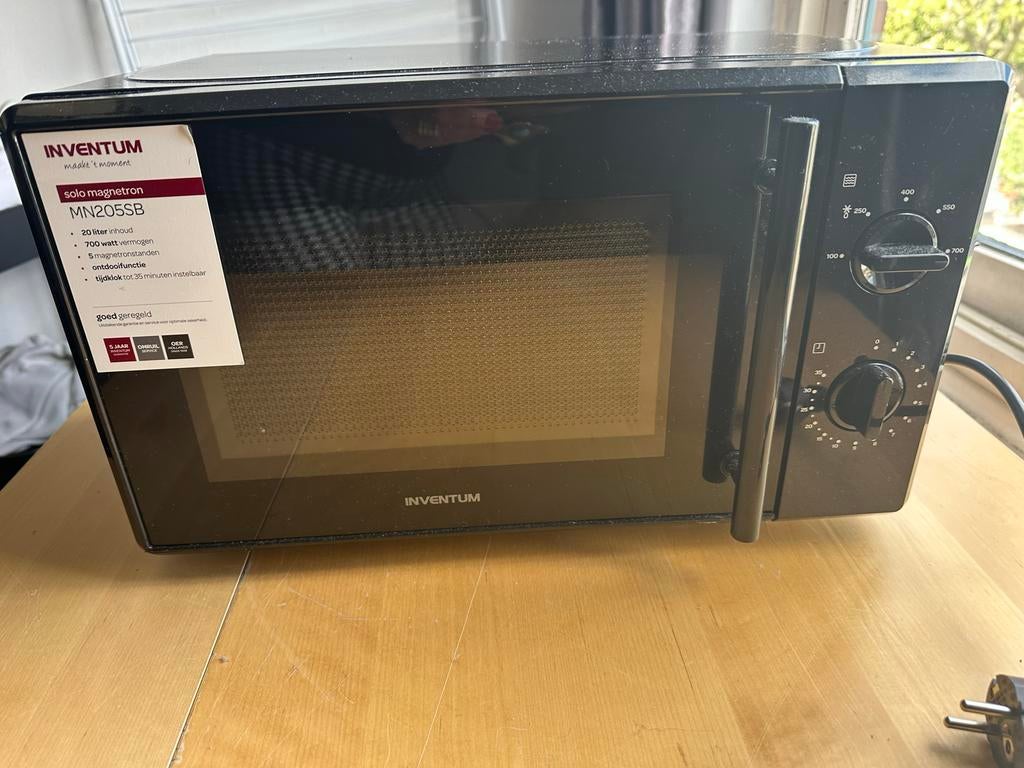 Inventum solo magnetron MN205SB, Witgoed en Apparatuur, Magnetrons, Ophalen, Minder dan 45 cm, Draaiplateau, Vrijstaand