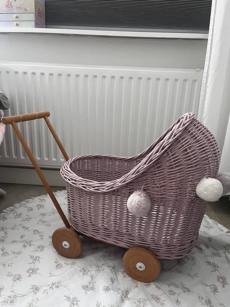 een mooie rieten kinderwagen voor een pop licht roze, Kinderen en Baby's, Ophalen, Zo goed als nieuw, Babypop