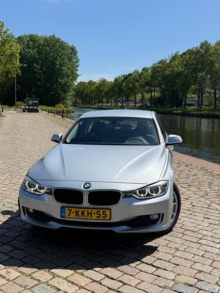 BMW 3-Serie 1.6 320I 125KW EDE 2013 Grijs, Achterwielaandrijving, 4 cilinders, 75 €/maand, Handgeschakeld