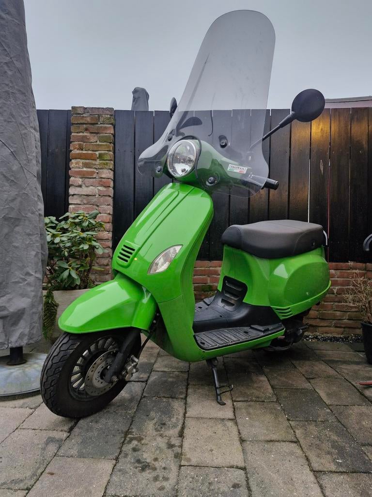 Scooter 50cc 4t, Fietsen en Brommers, Snorfietsen en Snorscooters, Zo goed als nieuw, Benzine, Ophalen, Overige merken