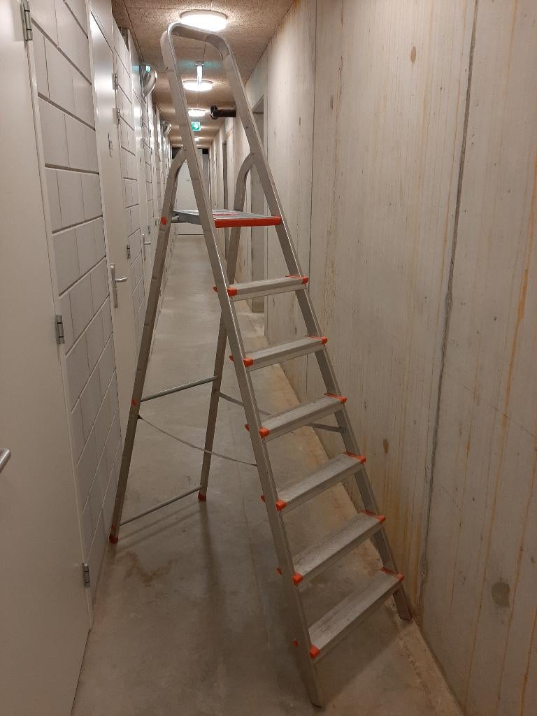 Altrex trap 6 treden, Doe-het-zelf en Verbouw, Ladders en Trappen, Ophalen, Gebruikt, Trap, Opvouwbaar of Inschuifbaar