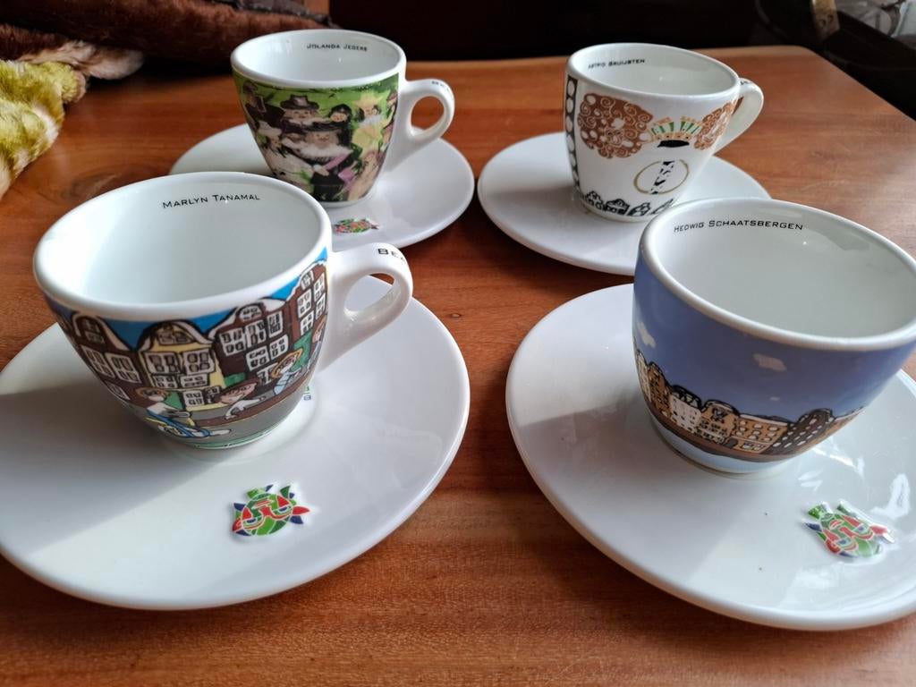 4 x kop en schotel Amsterdam grachtenpandjes en art, Huis en Inrichting, Keramiek, Ophalen of Verzenden, Zo goed als nieuw, Overige stijlen