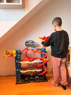 Hotwheels Utimate garage - draak - inclusief 10 autos, Ophalen, Zo goed als nieuw, Handmatig, Hot Wheels