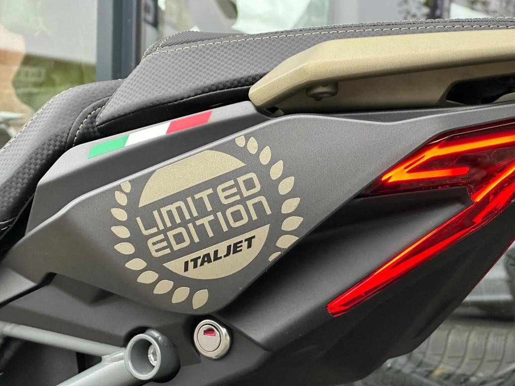 Italjet Scooter Dragster 200 *FirstEditionLimited 308/499*, 181 cc, Bedrijf, 12 t/m 35 kW, LED Verlichting